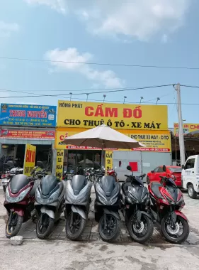Xe máy Honda PCX màu xám bạc, đỏ