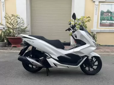 Xe máy Honda PCX màu trắng, đen, đỏ