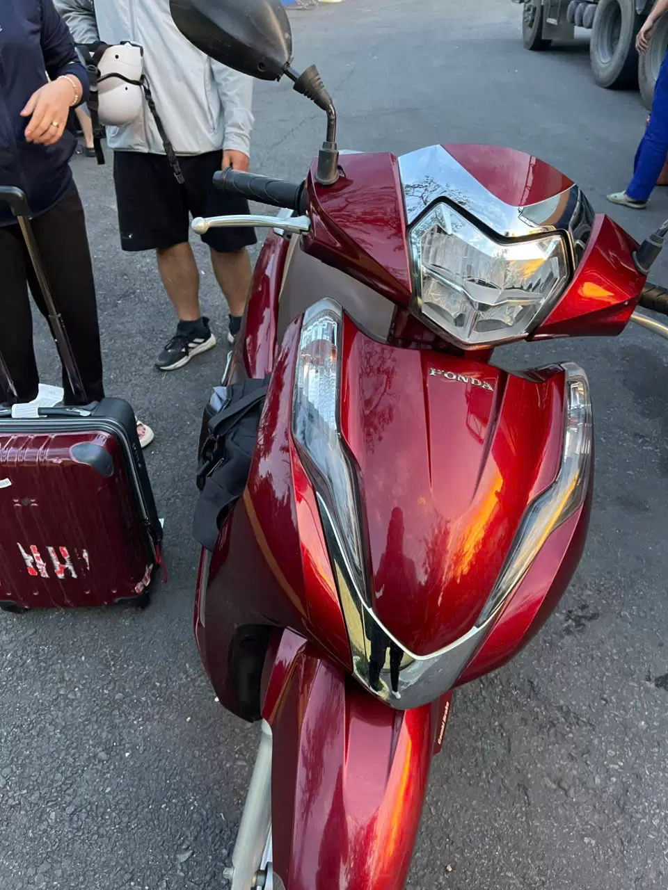 Xe máy Honda Lead màu đỏ