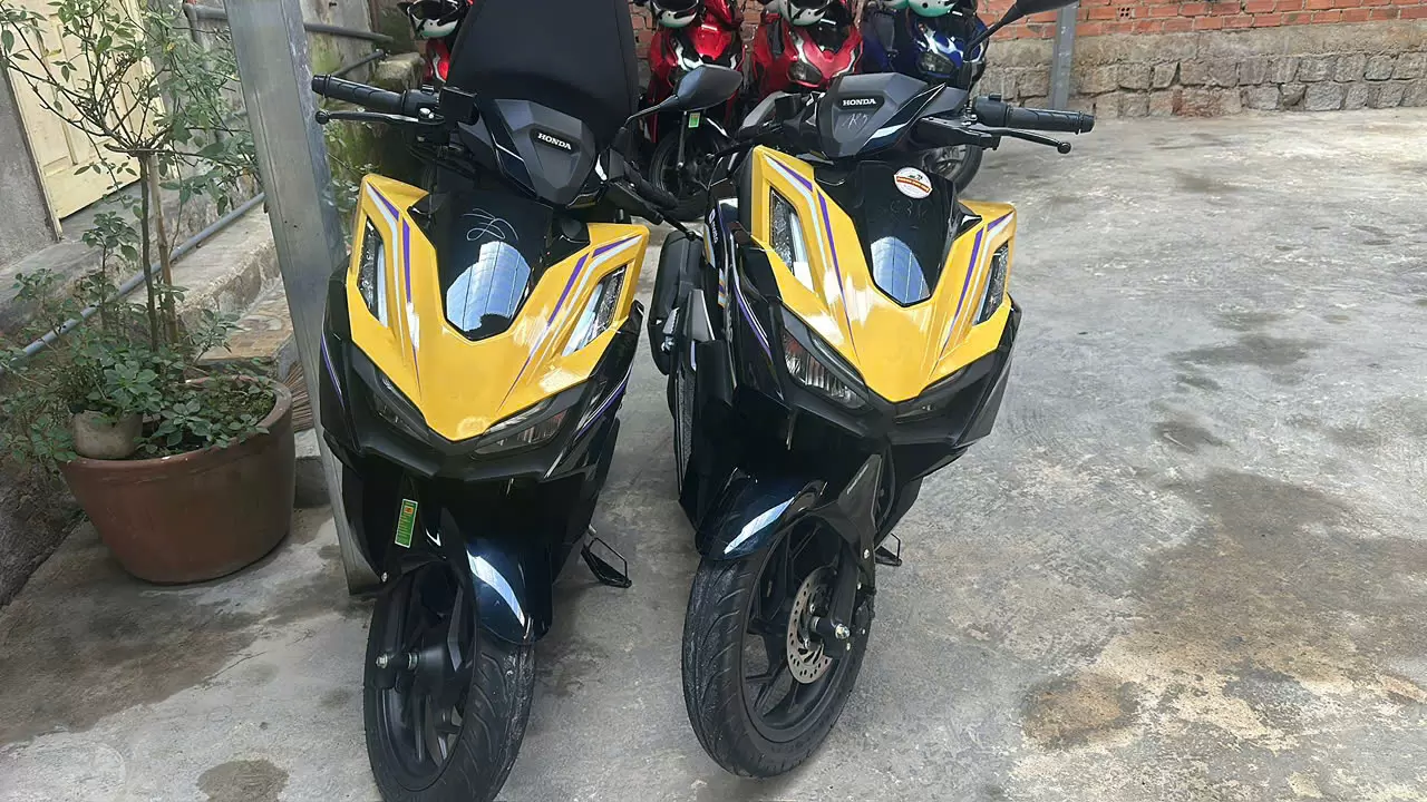 Xe máy Honda Click màu vàng đen