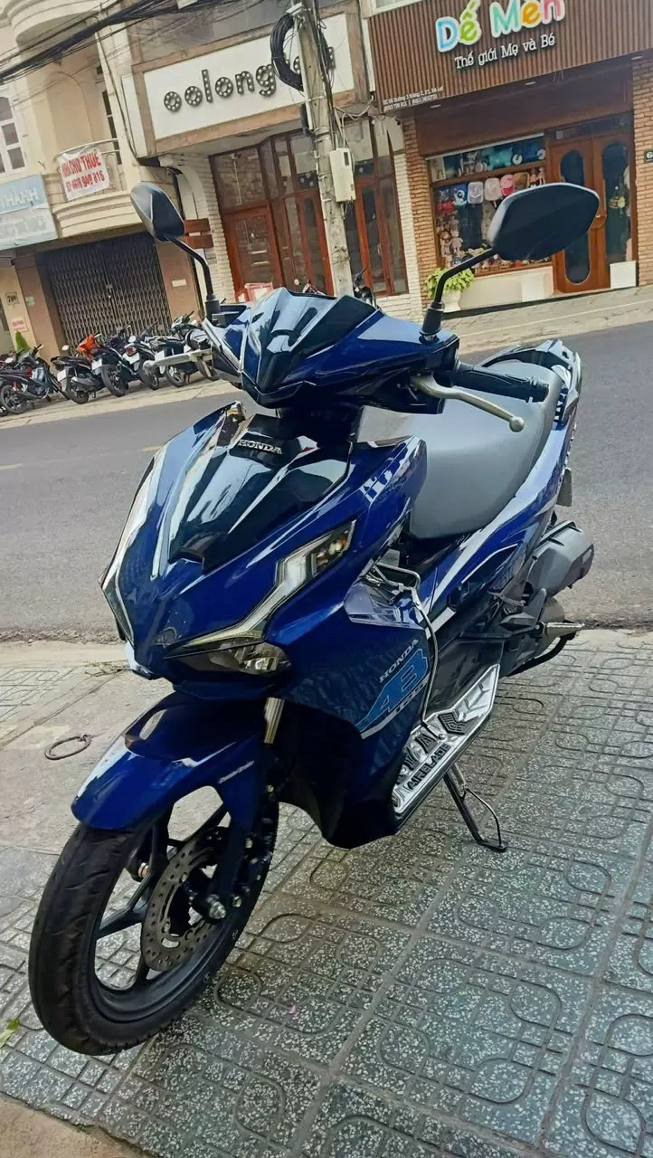 Xe máy Honda Air Blade màu xanh