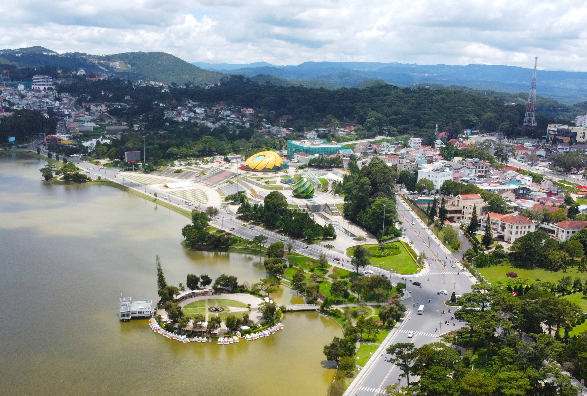 Phượt Bằng Xe M&aacute;y Tại Đ&agrave; Lạt