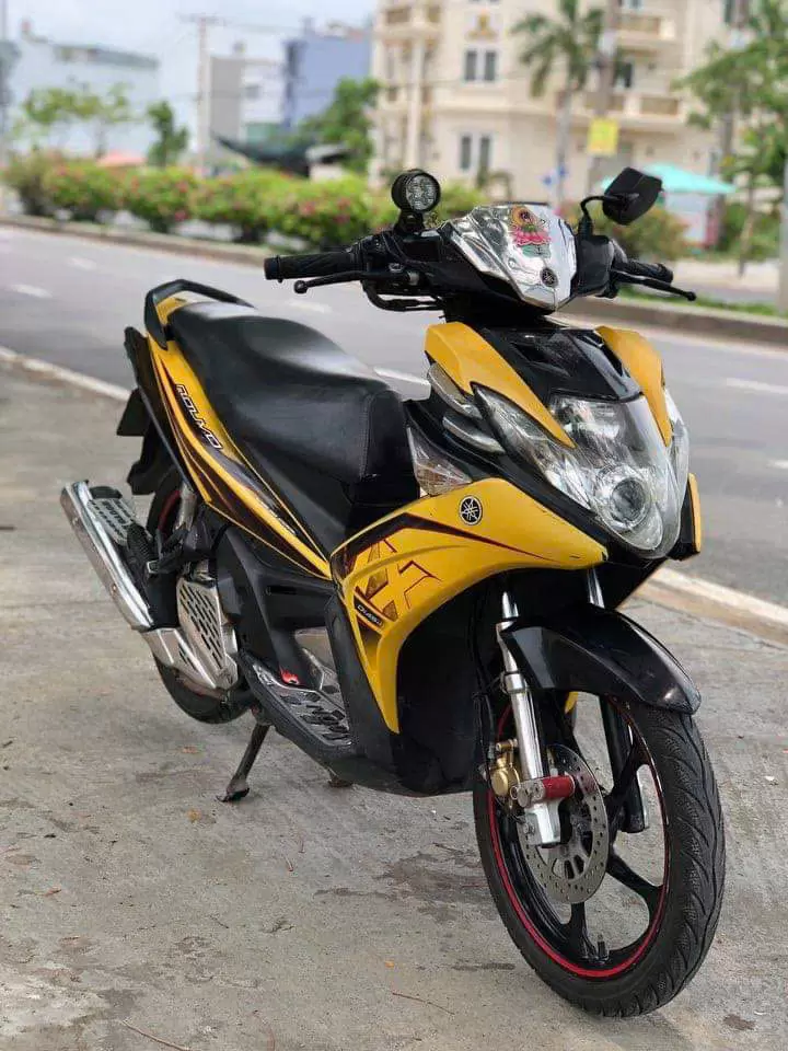 Xe máy Yamaha Exciter 135 vàng đen