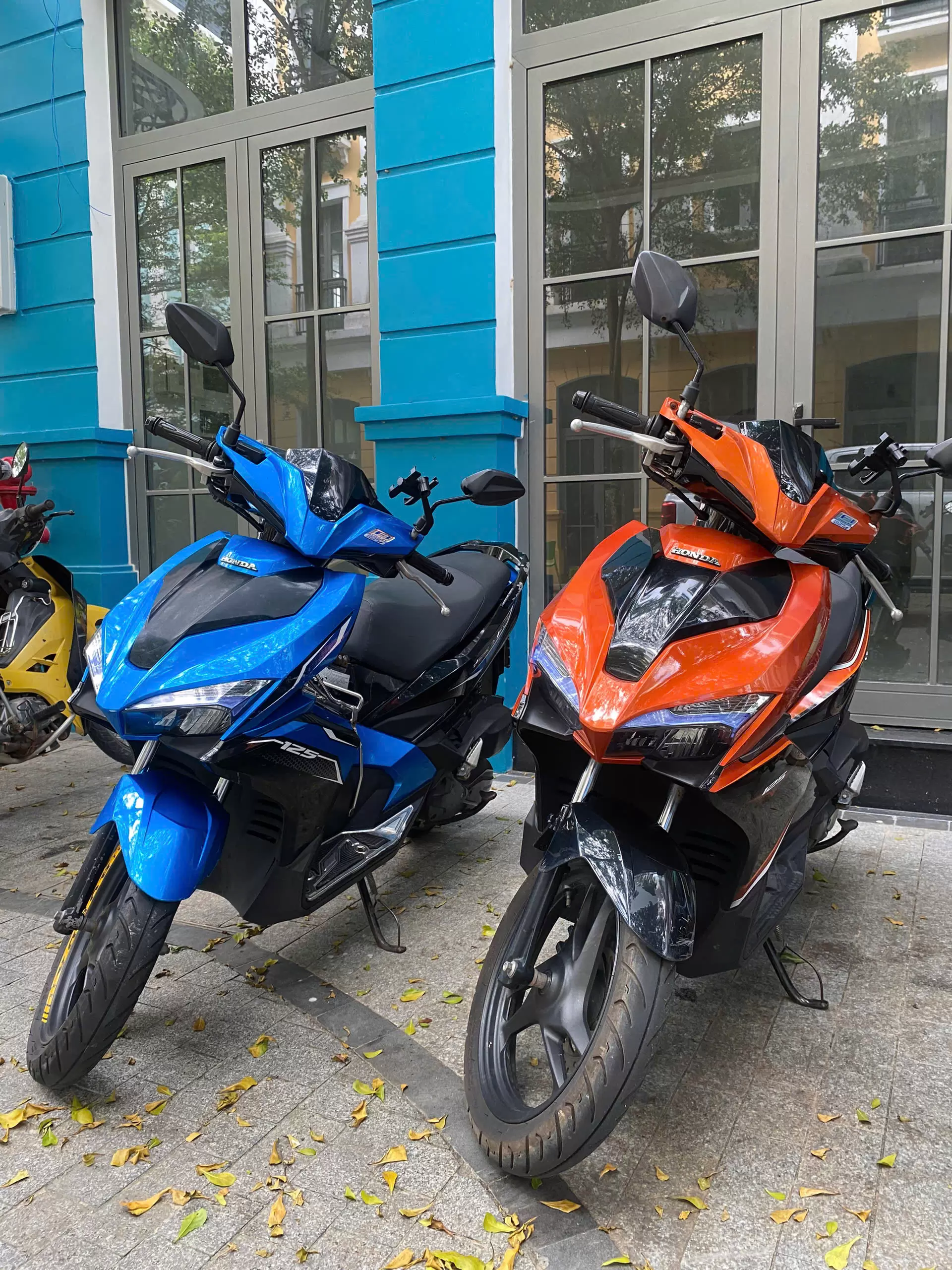 Xe máy Honda Air Blade 125 cam đen, xanh đen