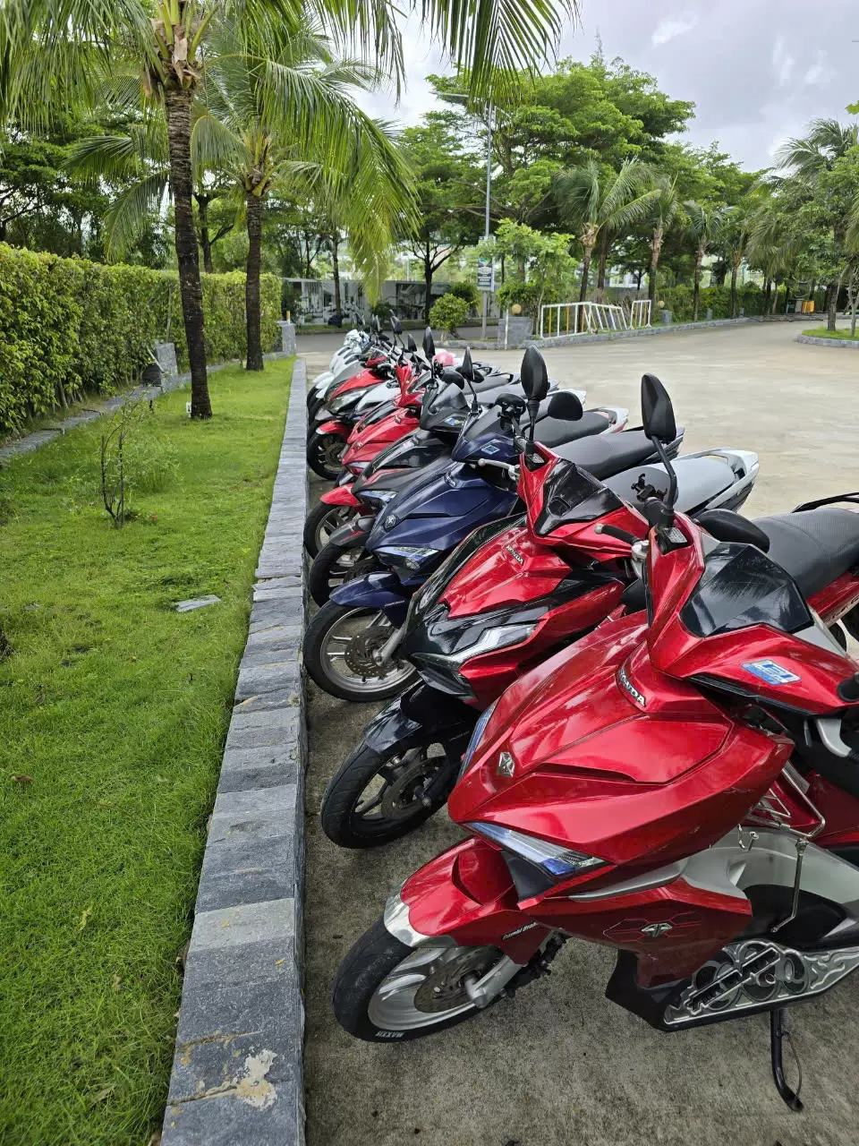 Xe máy Honda Air Blade đen, đỏ, xanh