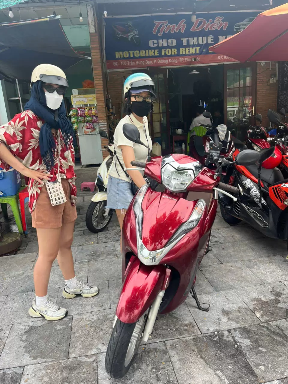 Xe máy Honda Lead 125 Fi màu đỏ