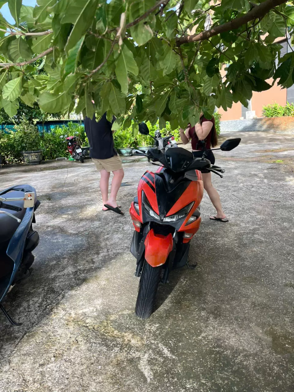 Xe máy Yamaha NVX 155 màu cam đen