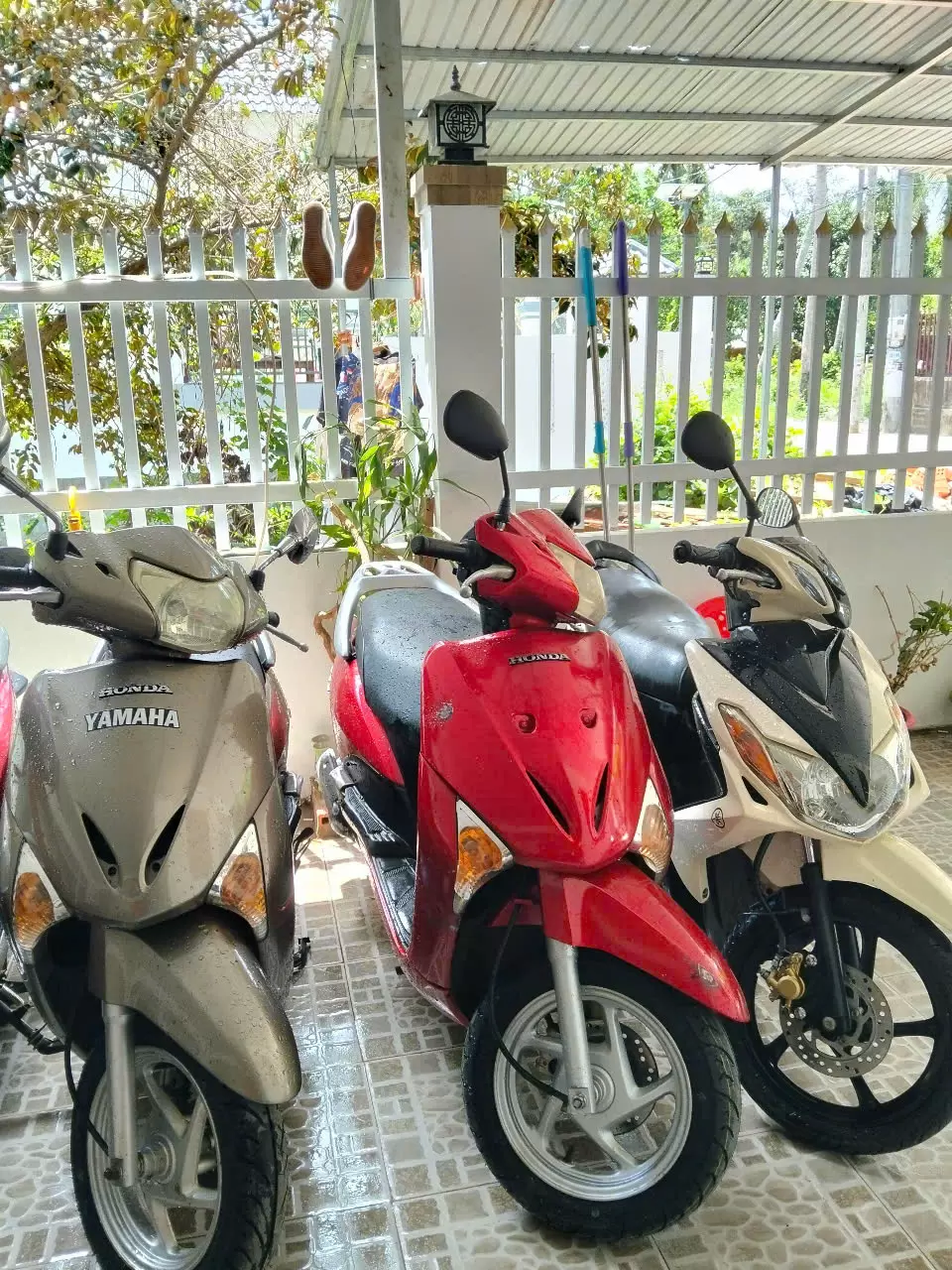 Xe máy Honda Lead màu đỏ, xám