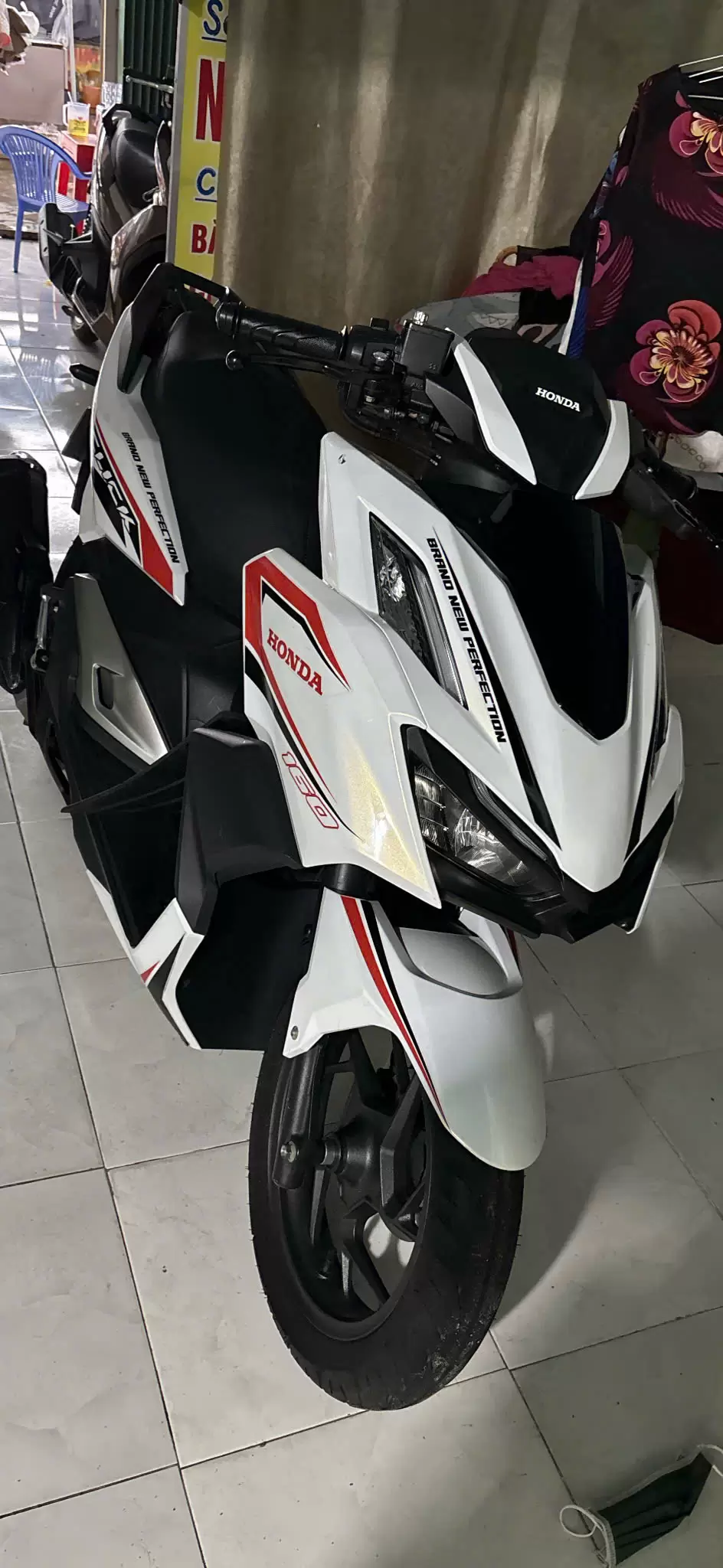 Xe máy Honda 160 màu trắng