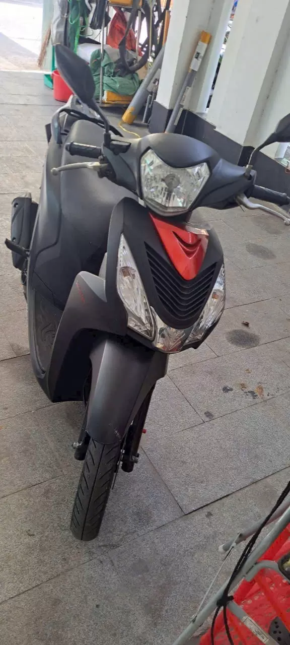 Xe máy Honda Vision màu đen