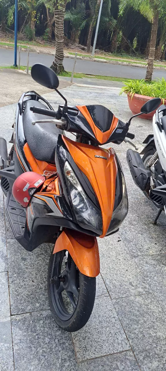 Xe máy Honda Air Blade màu cam đen